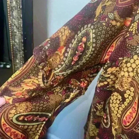 Deep Mahagony-Paisley Top - Picture 2 of 5